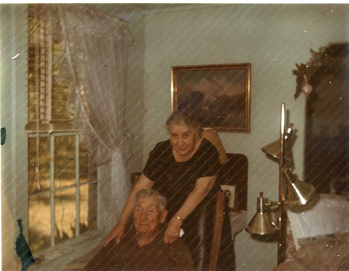 16-1 Douglas & Berta Taylor home.jpg